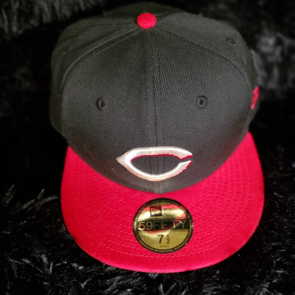 Cincinnati Red Baseball Fitted - Picture 1 of 3